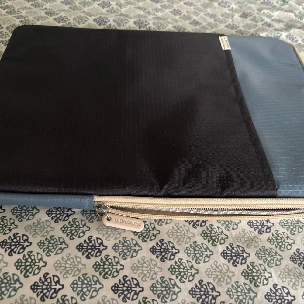 New without tag laptop sleeve